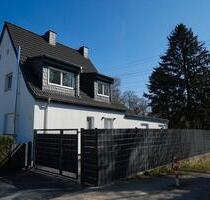 Doppelhaushälfte in Bottrop - 398.000,00 EUR Kaufpreis, ca.  82,00 m² in Bottrop (PLZ: 46242) Ebel