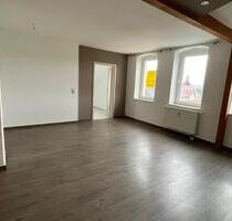 4-Zi.-Dachgeschoss-Whg. mit Wanne UND Dusche, PKW-Stellplatz - Werdau