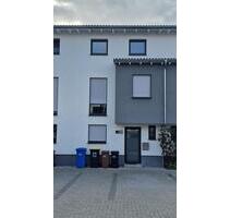 Reihenmittelhaus in Stockstadt - 1.770,00 EUR Kaltmiete, in Stockstadt am Rhein (PLZ: 64589)