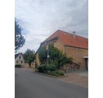 Haus mit Scheune und Nebengebäude (