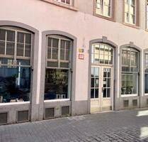 Ladenlokal Praxis Büroräume Köln Altstadt mit großer Fensterfront