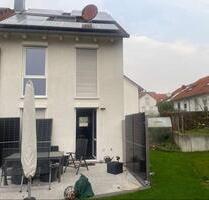 DHH in Stuttgart - 2.800,00 EUR Kaltmiete, ca.  130,00 m² in Stuttgart (PLZ: 70469) Feuerbach