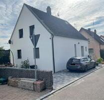 Freistehendes Einfamilienhaus mit Designe-Küche & 2 Stellplätzen - Waldshut-Tiengen