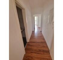 Ab sofort: Großzügige 2-Zimmer-Wohnung mit modernem Bad und Balkon - Düsseldorf Stadtbezirk 6