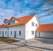 ERSTBEZUG *Hochwertige und moderne Doppelhaushälfte samt Doppelgarage* KFW 55 - Wallersdorf