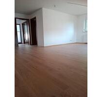 Geräumige 2 Zimmer-Wohnung plus Balkon plus Tiefgarage pl. Keller - Coburg