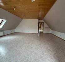 Attraktive 2-Zimmer-DG-Wohnung mit 2 Balkonen - Edelsfeld