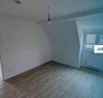 *Sanierte 2-Zimmer-Wohnung im Dachgeschoss* - Erlenbach am Main