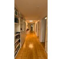 Altbauwohnung 5ZKB - 1.350,00 EUR Kaltmiete, ca.  140,00 m² in Wiesbaden (PLZ: 65183)