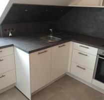 Helle 2-Zimmer DG-Wohnung mit Einbauküche und Balkon - Markt Schwaben