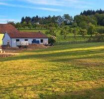 Idyllisch gelegener alter Bauernhof auf 2400m² mit Garage & Halle - Kelberg