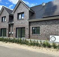 Moderne Doppelhaushälfte mit Garten, PV & Wärmepumpe - Erstbezug - Vechta