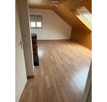 Frisch renovierte 3 Zimmer Dachgeschosswohnung in Remseck Aldinen - Filderstadt