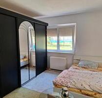 Ein größeres geräumiges Zimmer zur kurzfristigen Miete - Stuttgart Birkach