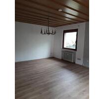 Pendlerwohnung: 2,5 Zimmer mit Hochterrasse in Roth