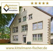 Wohnen im Grünen! Moderne 3 Zimmer Wohnung mit Garten, Terrasse, Balkon, Einbauküche und Gäste-WC! - Grasleben