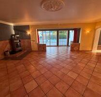 Haus mit 5 Zimmern Pool+Garten - 1.800,00 EUR Kaltmiete, in Breitenfelde (PLZ: 23881)