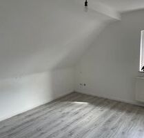3 Zimmer DG Wohnung Lichdurchflutet WG möglich - Mönchengladbach Süd