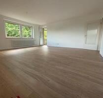 Helle renovierte Wohnung – mit Balkon & Küche - Neumünster