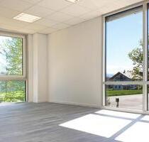 Lichtdurchflutet, großzügig und modern! Attraktive Büroflächen in Halfing