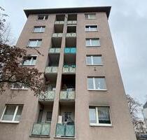 Kompakt & komfortabel: 1 Zimmer mit Badewanne, Loggia und Küchenoption - Frankfurt am Main Sachsenhausen Süd