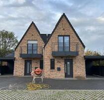 ERSTBEZUG | Rechte Neubau DH-Hälfte inkl. EBK in zentraler Lage - Holdorf