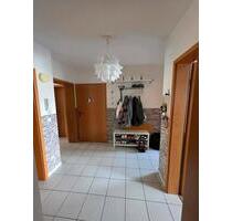 Charmante 3-Zimmer-Wohnung mit Tageslichtbad & Balkon - Lollar