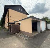 Zweifamilienhaus mit Garten, 2 Garagen & Kamin – Köln-Weiler