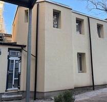 Reihenhaus Im Hinterhof von einem Mehrfamilienhaus, NBG Schweinau - Nürnberg Almoshof