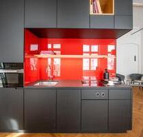 Zuhause in zwei Berliner Welten: Gründerzeit-Apartment mit Charme und Süd-Balkon