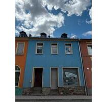 Einfamilienhaus mit Ladenfläche und NebengebäudeGarage - Schleiz