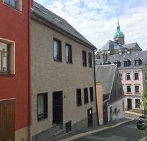 Nur zur Vermietung! Stark sanierungsbedürftiges Einfamilienhaus mit Einliegerwohnung und Nebengebäude in Annaberg-Buchholz