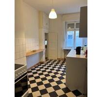 Mobilierte Hochparterre Drei-Zimmer-Wohnung zur Miete - Berlin Neukölln