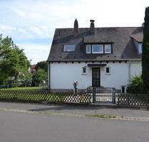 DHH mit großem, sonnigen Garten in ruhiger Lage, EBK, Garage - Nürnberg Falkenheim