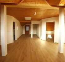 Dachgeschosswohnung - 550,00&nbsp;EUR Kaltmiete, ca.&nbsp; 85,00&nbsp;m&sup2; in Kümmersbruck (PLZ: 92245)