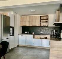 Luxuriöse Wohnung mit Küche, Balkon, Aufzug (barrierefrei) - Düsseldorf