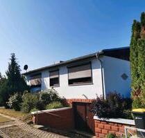 Freistehendes Einfamilienhaus mit Garage und Nebengebäude - Aschersleben