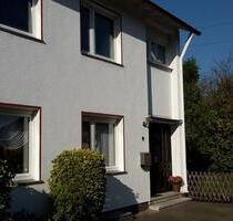 Schöne Wohnung 60 m² mit PKW Einstellplatz und Gartenmitnutzung - Essen Stadtbezirk VI