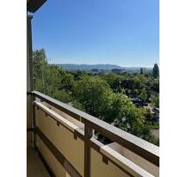 Frisch renovierte 3-Raum-Wohnung mit Aussicht und sonnigem Balkon! - Dresden Prohlis