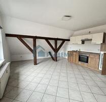 2-Zimmer-Wohnung mit Einbauküche, Galerie im Wohnzimmer, Bad mit Wanne und Fenster - Parchim