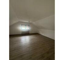 Helle, renovierte 3-Zimmer Dachgeschosswohnung - Lampertheim