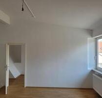 Renovierte 3-Zimmer Dachgeschosswohnung mit toller Anbindung - Ludwigshafen am Rhein Ludwigshafen-Oggersheim