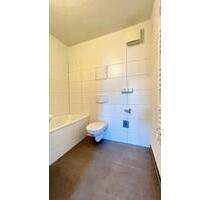 Familienfreundliche 3-Zimmerwohnung mit Balkon und Aufzug! - Dresden Prohlis