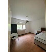 4 Zimmer Mietwohnung - 1.900,00 EUR Kaltmiete, ca.  94,00 m² in Augsburg (PLZ: 86157) Pfersee