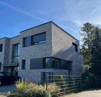 Neuwertige Wohnung, zentrale Lage, nahe S-Bahn Poppenbüttel AEZ - Hamburg Wandsbek