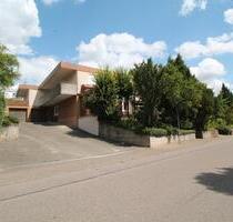 *** Familienfreundliche 5-Zimmer-Wohnung mit Garage *** - Brackenheim