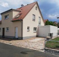Kleine DDH in Heßdorf-Niederlindach zu vermieten - Neuwertig