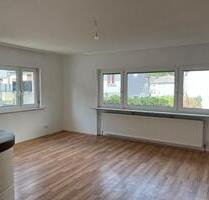 Renovierte Wohnung mit 4 Zimmern, Kamin, Terrasse, Garten und EBK - Taunusstein
