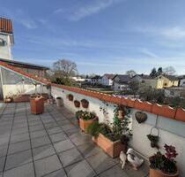 Balkon, Terrasse dazwischen eine Wohnung - Einhausen