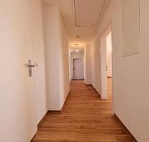 Renovierte DG-Wohnung in Wiesbaden-Biebrich - 2,5 Zimmer!